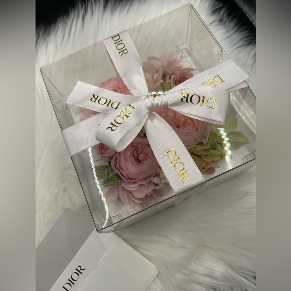 New Dior Preserved Roses - Picture 1 of 5